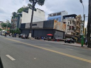 cho thue dat mat tien an duong vuong quan 5 hien trang dang la showroom ke nha hang be vang 1