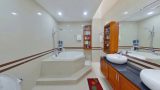Ban biet thu him lam kenh te quan 7 200m2 noi that cao cap