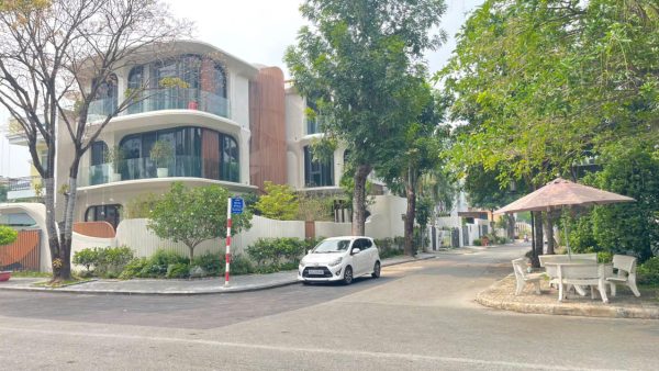 Bán Biệt Thự Tứ Lập Mỹ Phú 1 Căn Góc Gần 300m2 Có Thang Máy