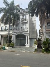 Bán Nhà Phố 8x18m Đường Lớn Nam Thông 3 Phú Mỹ Hưng Hướng Đông Nam Thoáng Mát Có Thang Máy