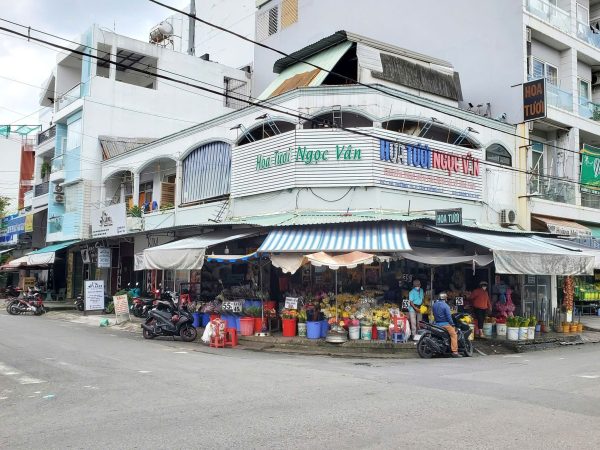 Bán Nhà Phố Góc 2 Mặt Tiền Ngay Chợ Tân Quy Trục Chính Đông Đúc